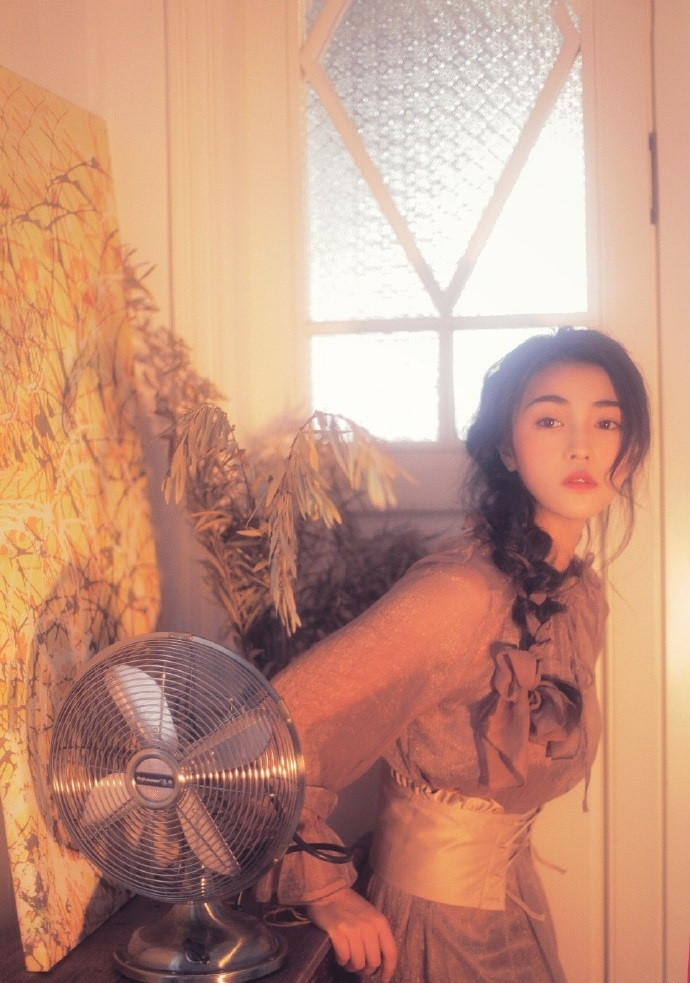 Hot girl 9X mang nét đẹp cổ điển như mỹ nhân TVB thập niên 90